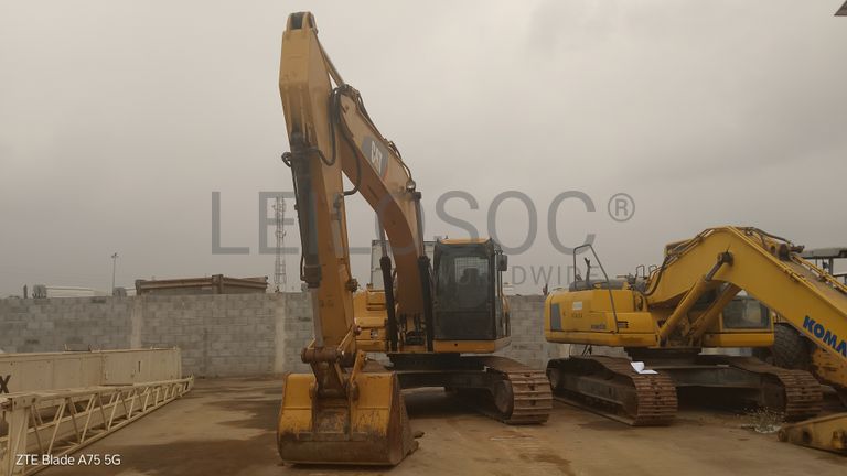 Escavadora de Rastos 20 T CATERPILLAR 320 D