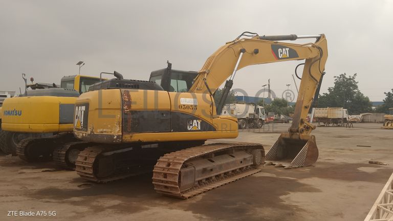 Escavadora de Rastos 20 T CATERPILLAR 320 D
