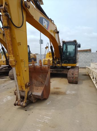 Escavadora de Rastos 20 T CATERPILLAR 320 D