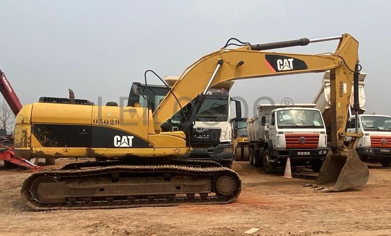 Escavadora de Rastos 20 T CATERPILLAR 320 D