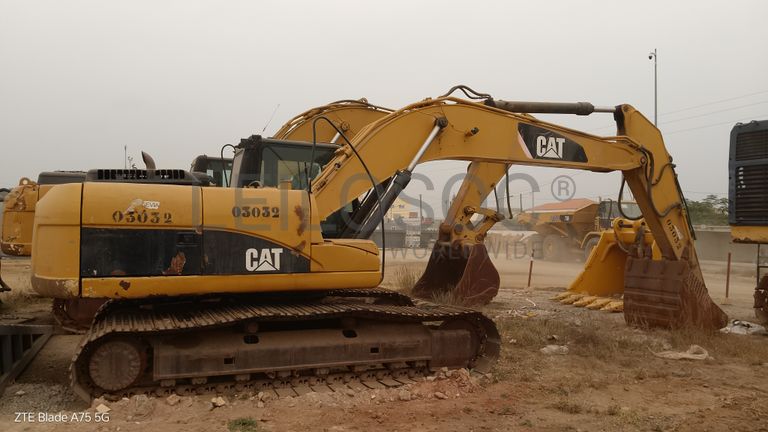 Escavadora de Rastos 20 T CATERPILLAR 320 D