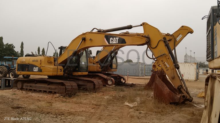 Escavadora de Rastos 20 T CATERPILLAR 320 D