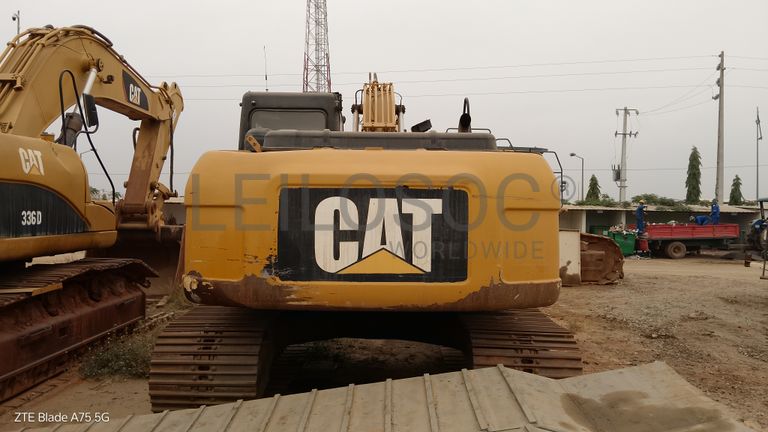 Escavadora de Rastos 20 T CATERPILLAR 320 D