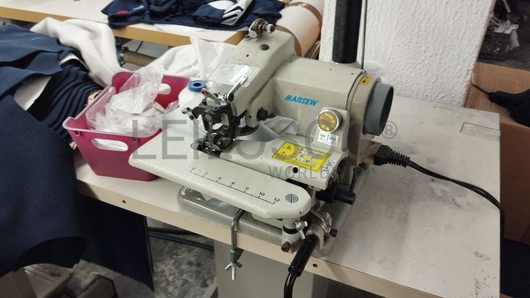 Fotografia de equipamento: Máquina de Bainhas