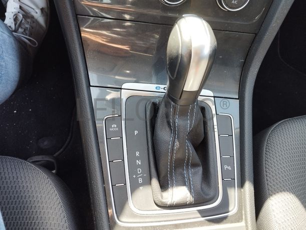 Volkswagen Golf · Ano 2020