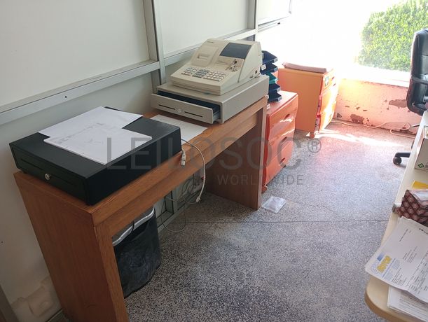 Equipamentos para a Indústria Automóvel · Escritório