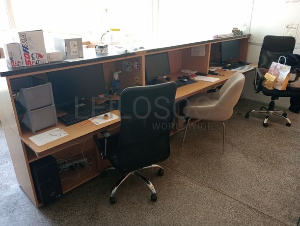 Equipamentos para a Indústria Automóvel · Escritório