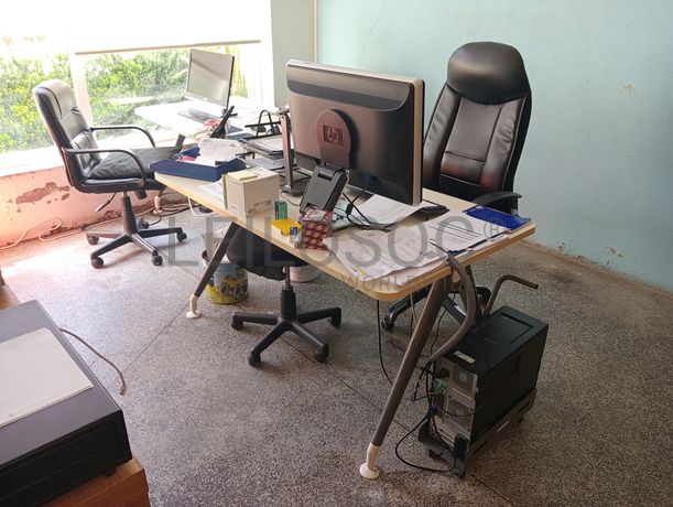Equipamentos para a Indústria Automóvel · Escritório