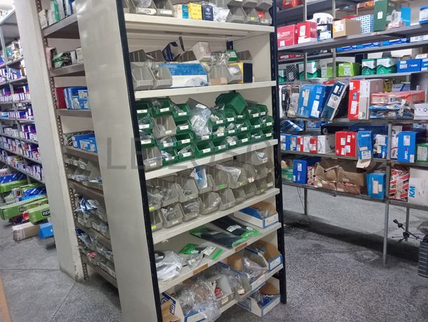Equipamentos para a Indústria Automóvel · Escritório