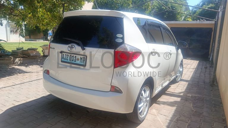 Toyota Ractis_2,55m - 2011