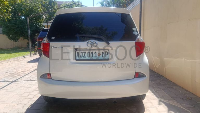 Toyota Ractis_2,55m - 2011