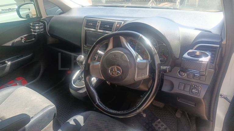 Toyota Ractis_2,55m - 2011