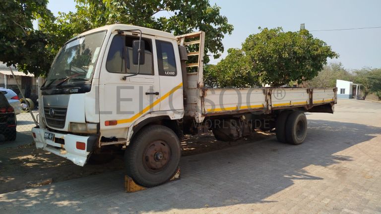 Nissan UD80 5,30m - 2003