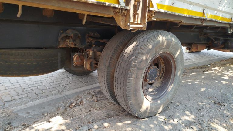 Nissan UD80 5,30m - 2003
