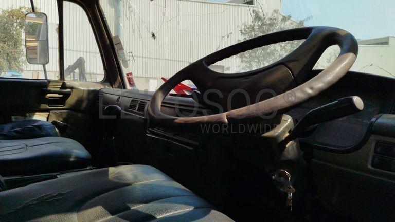Nissan UD80 5,30m - 2003
