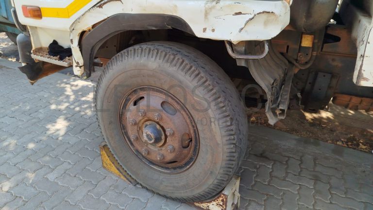 Nissan UD80 5,30m - 2003