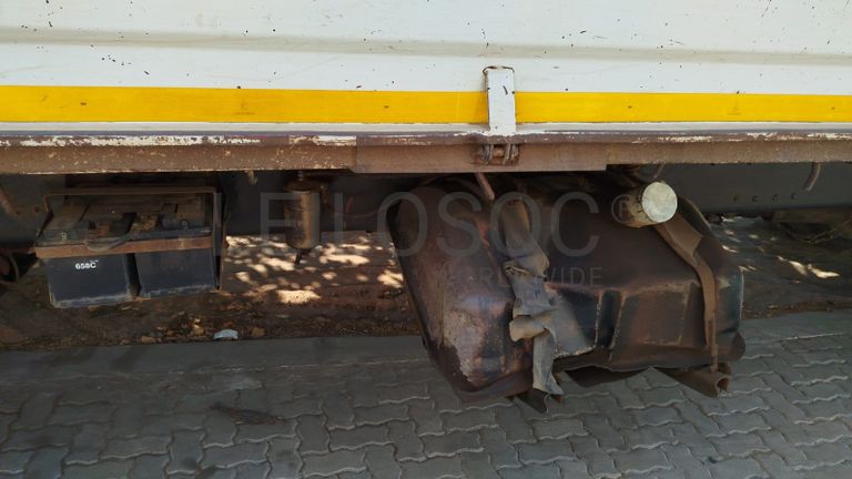 Nissan UD80 5,30m - 2003