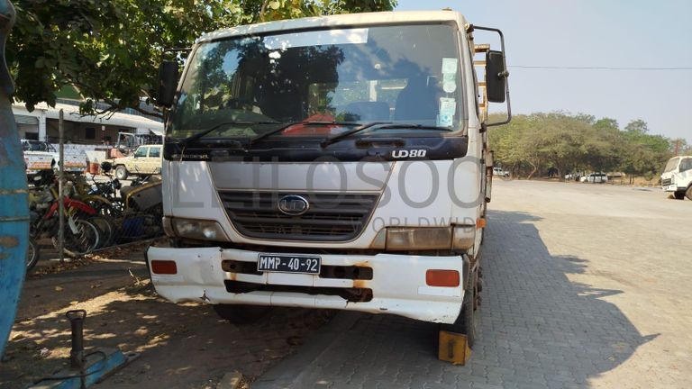 Nissan UD80 5,30m - 2003