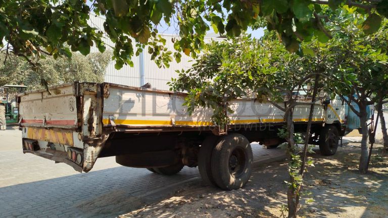 Nissan UD80 5,30m - 2003