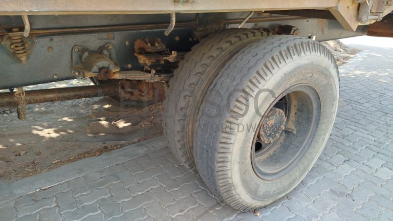 Nissan UD80 5,30m - 2003