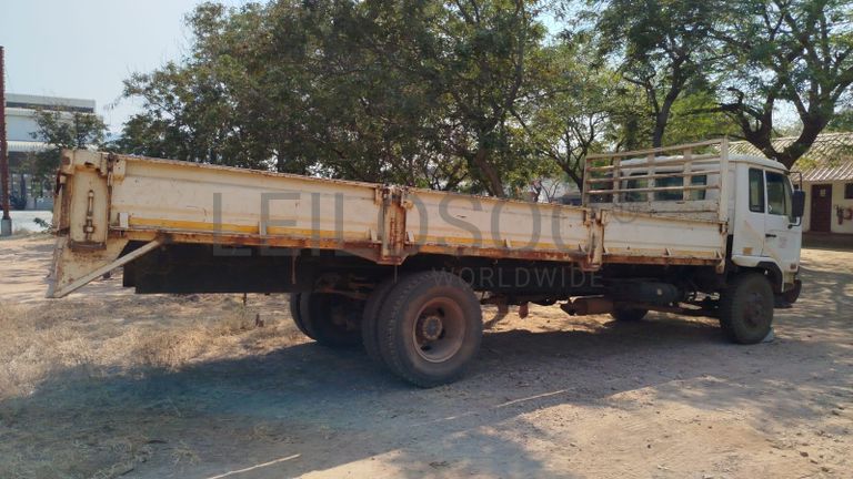 Nissan UD80 5,30m - 2003