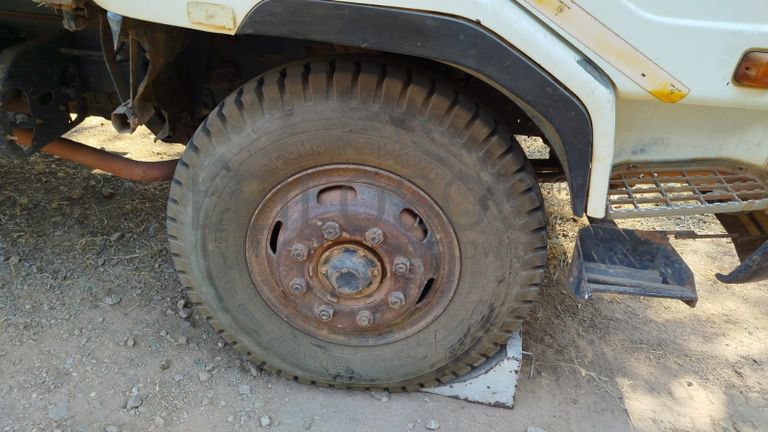 Nissan UD80 5,30m - 2003