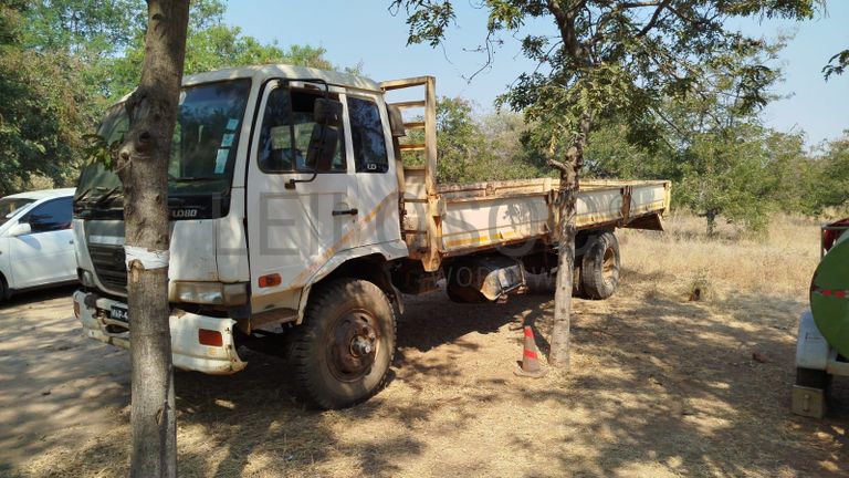 Nissan UD80 5,30m - 2003