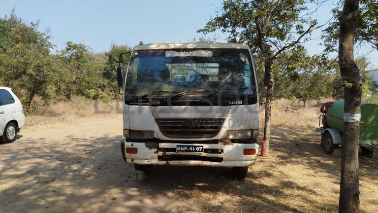 Nissan UD80 5,30m - 2003