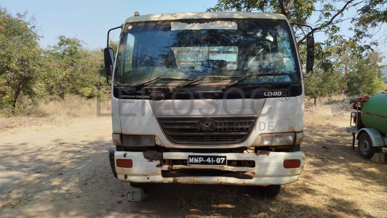 Nissan UD80 5,30m - 2003