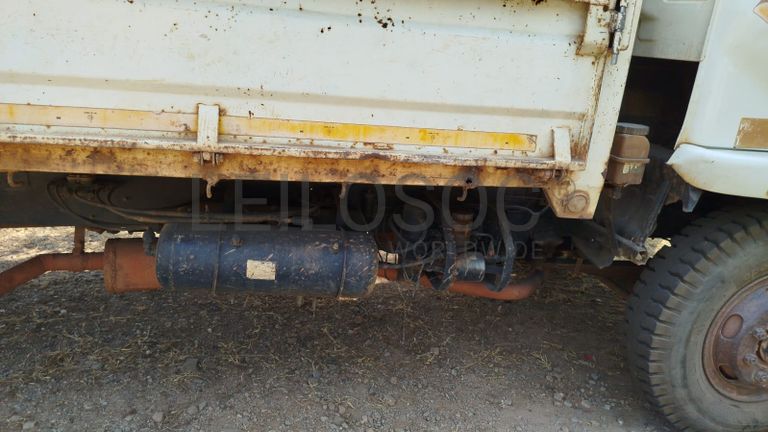 Nissan UD80 5,30m - 2003