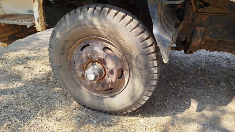 Nissan UD80 5,30m - 2003