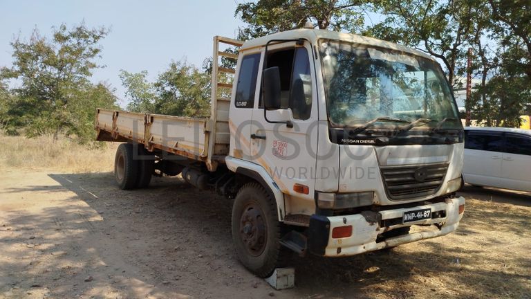 Nissan UD80 5,30m - 2003