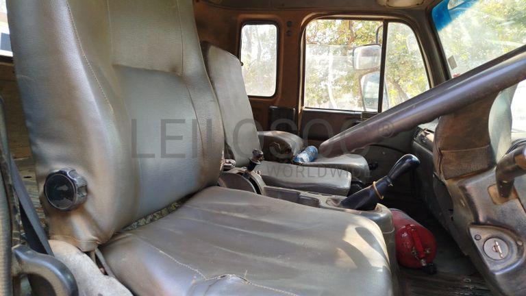 Nissan UD80 5,30m - 2003