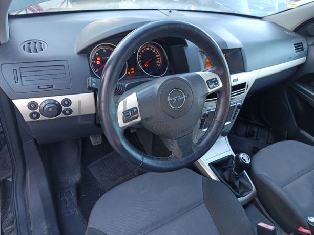 Opel Astra GTC · Ano 2008