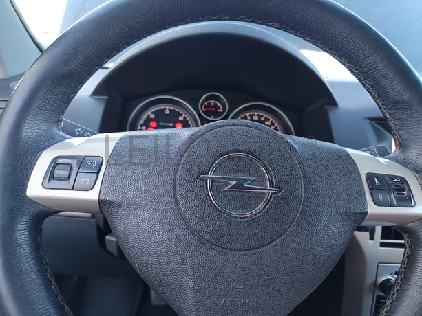 Opel Astra GTC · Ano 2008