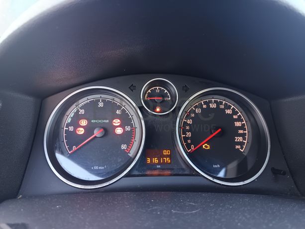Opel Astra GTC · Ano 2008