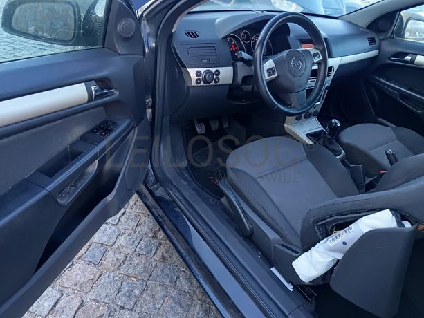 Opel Astra GTC · Ano 2008