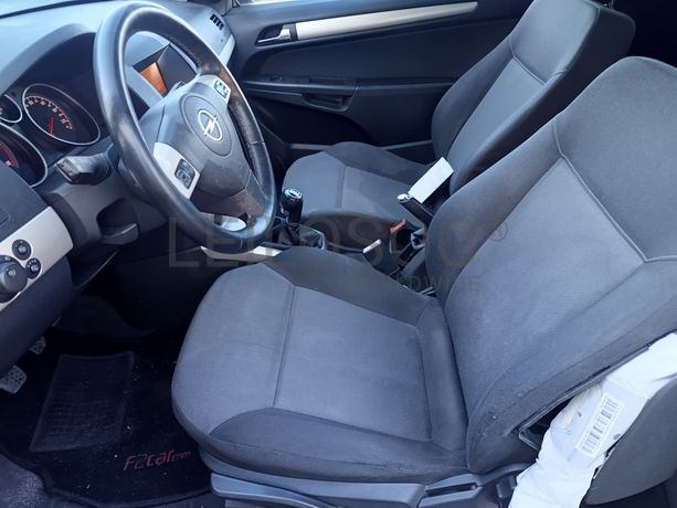 Opel Astra GTC · Ano 2008