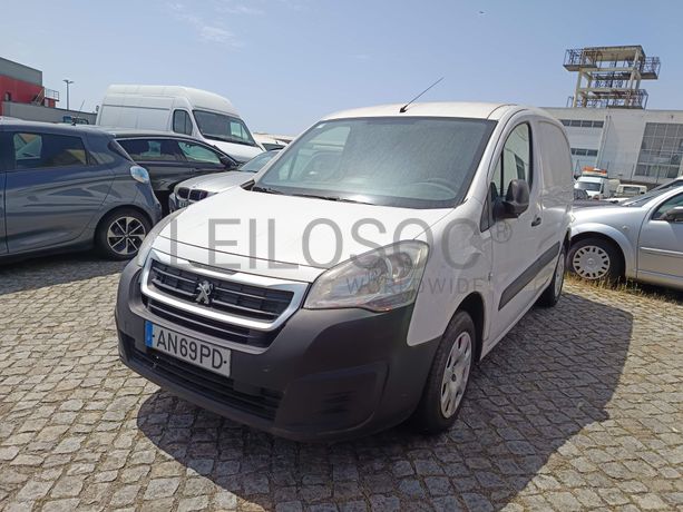 Fotografia de veículo: Peugeot Partner · Ano 2015
