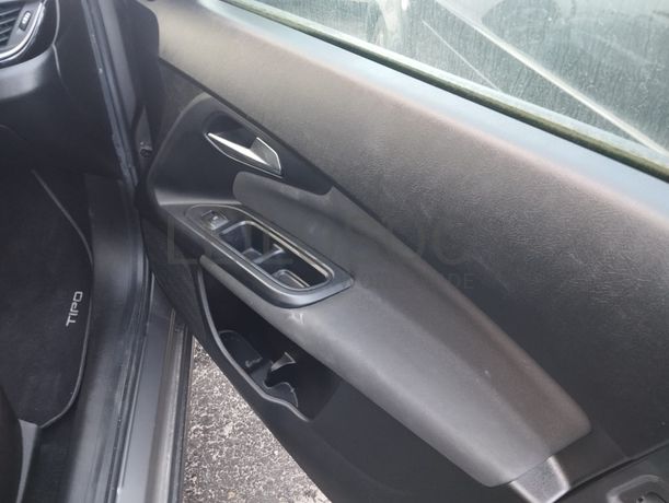 Fiat Tipo SW · Ano 2023