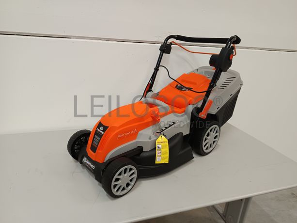 Fotografia de mobiliário: Máquina de cortar relva Daewoo  