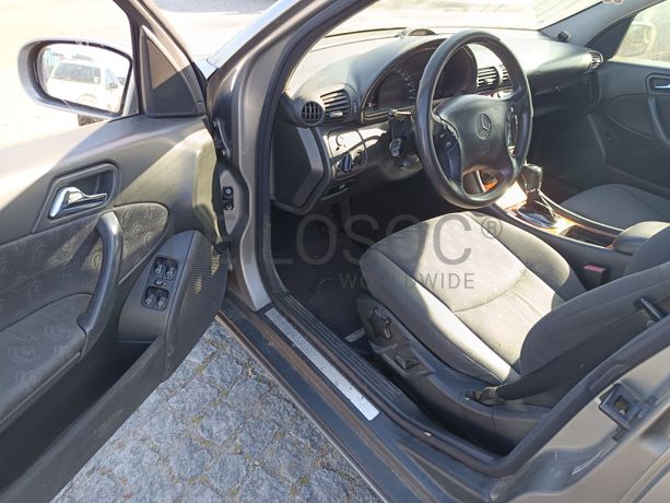 Mercedes-Benz C220 CDI · Ano 2003