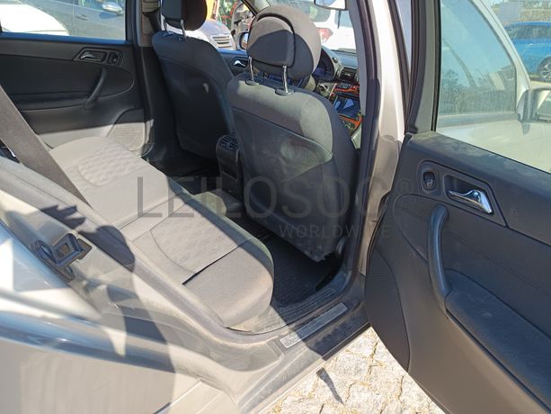 Mercedes-Benz C220 CDI · Ano 2003