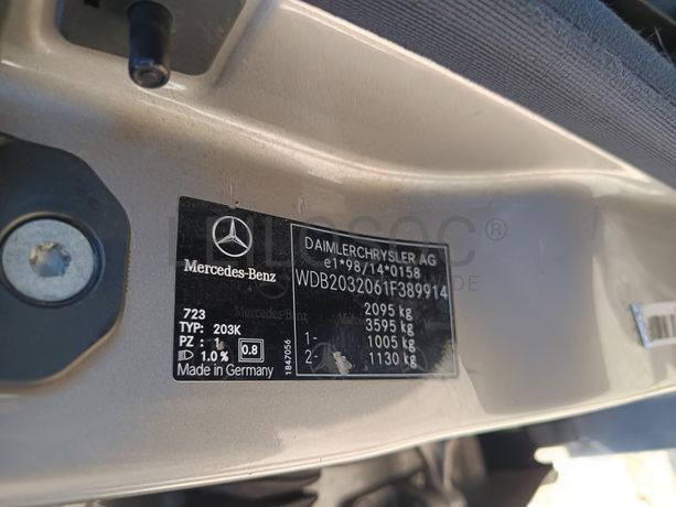 Mercedes-Benz C220 CDI · Ano 2003