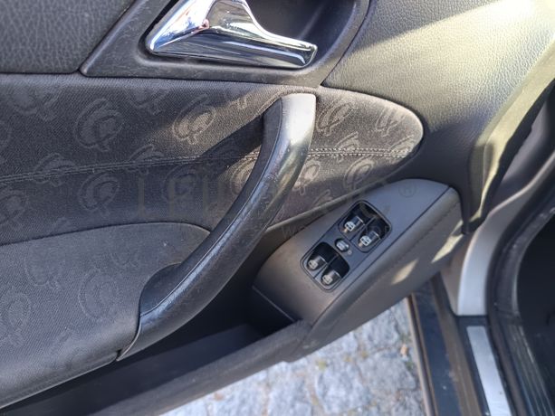 Mercedes-Benz C220 CDI · Ano 2003