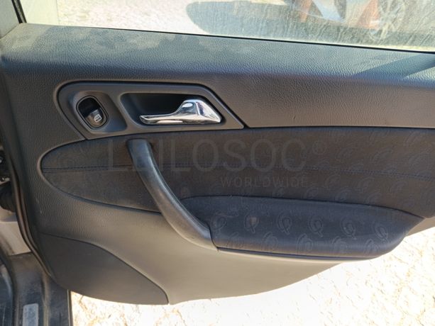 Mercedes-Benz C220 CDI · Ano 2003