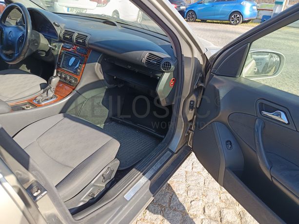 Mercedes-Benz C220 CDI · Ano 2003