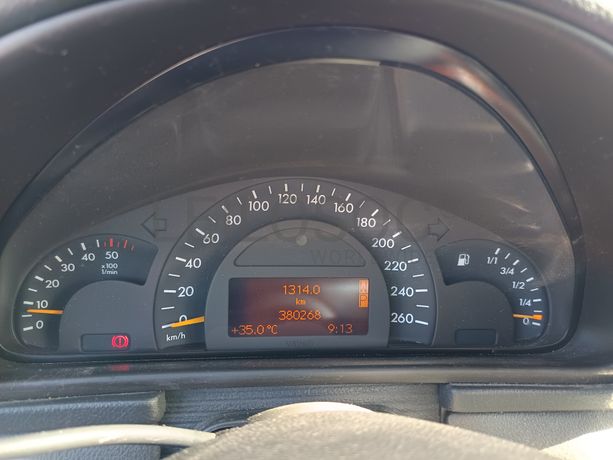 Mercedes-Benz C220 CDI · Ano 2003