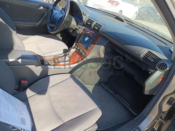 Mercedes-Benz C220 CDI · Ano 2003