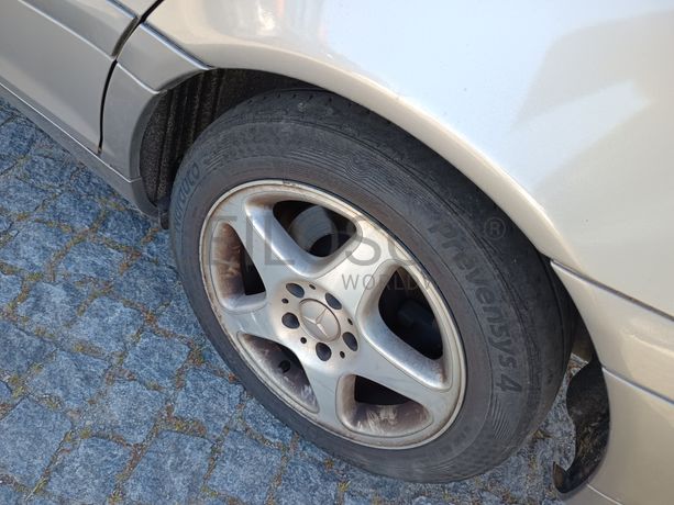 Mercedes-Benz C220 CDI · Ano 2003